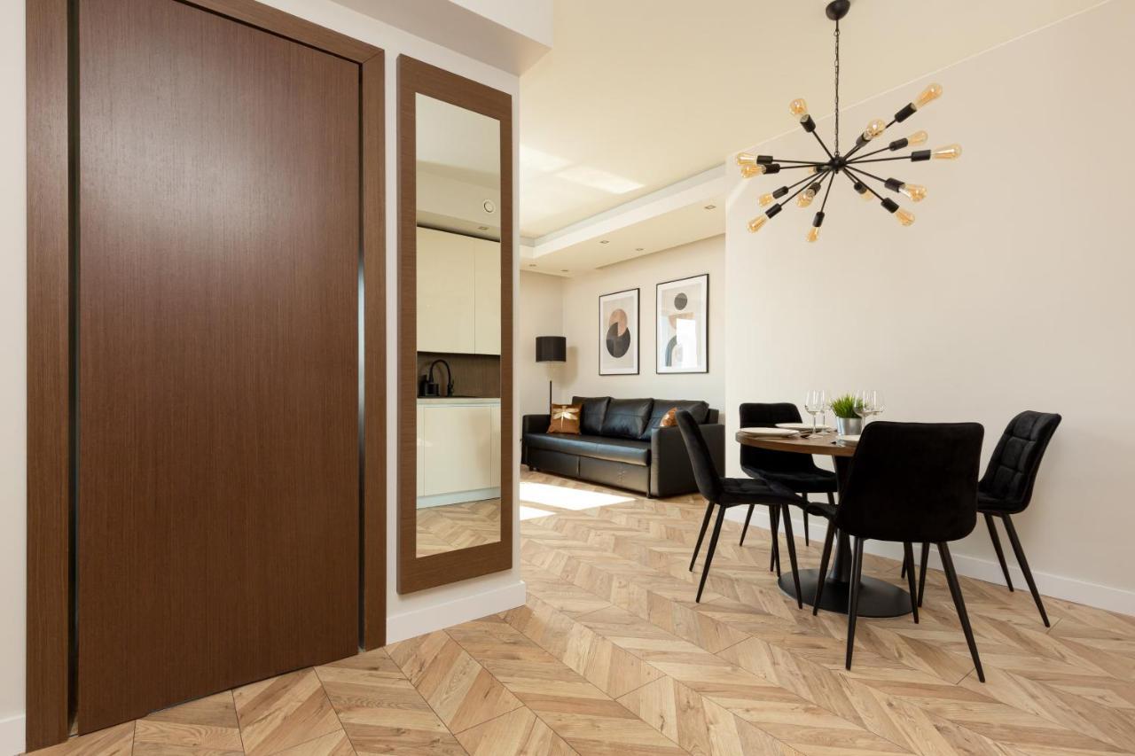 Platinum Towers Apartment With Parking By Renters Prestige وارسو المظهر الخارجي الصورة